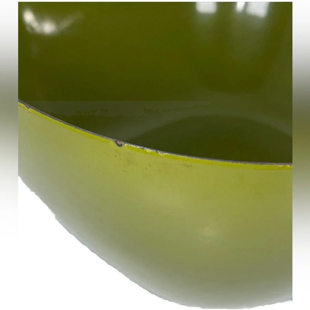 CATHRINEHOLM 1960s avocado green enamel salad bowl mid century kitchen 9.75”wide